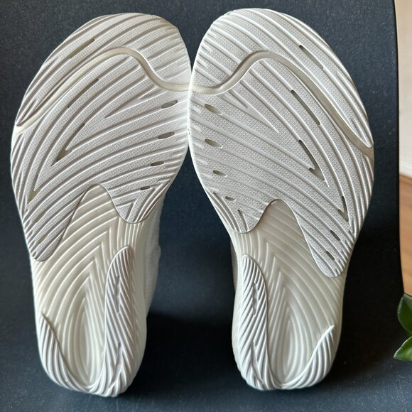 New Balance Fuelcell Rebel v3 - New with box - Men's 12 D - Picture 8 of 11